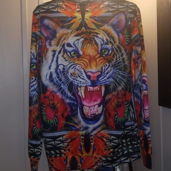 Top - Picture 2 of 3